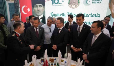 CHP Genel Başkanı Özgür Özel: CHP Belediye Başkanları Tüm Vatandaşlara Eşit Hizmet Vermekle Mecbur