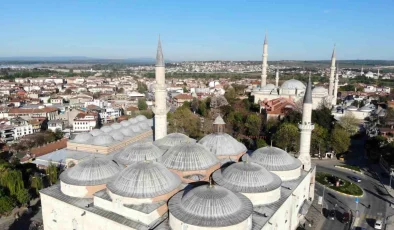Edirne’de Binlerce Vatandaş Camilere Akın Etti