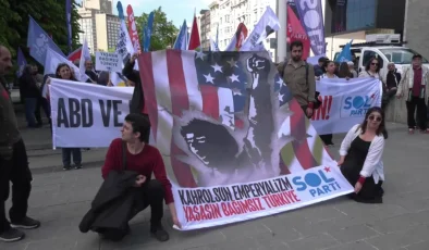 SOL Parti Üyeleri İstanbul’da Bağımsızlık Yürüyüşü Düzenledi