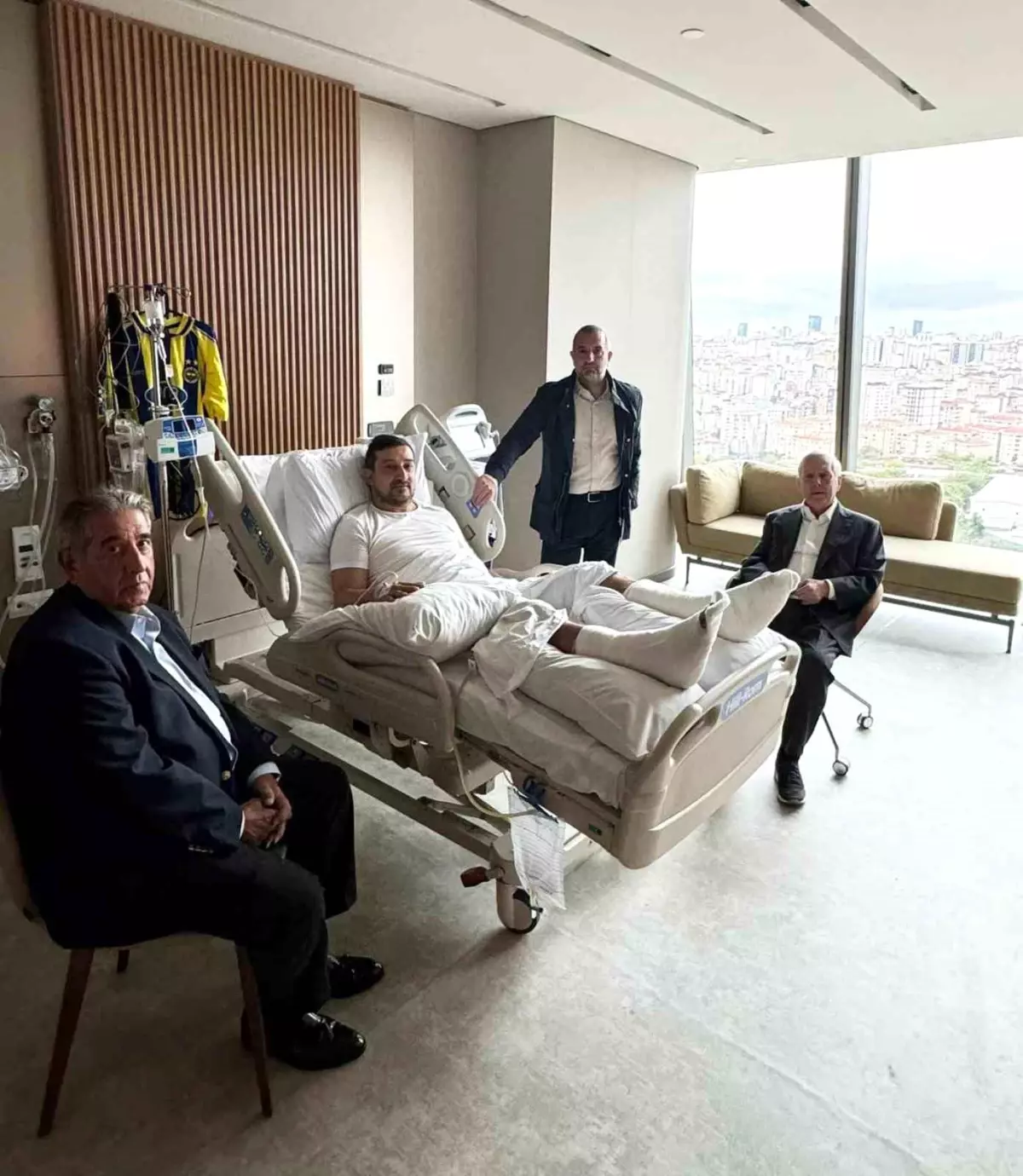 Aziz Yıldırım, Serhat Akın’a Geçmiş Olsun Ziyareti