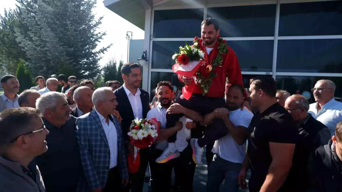 İbrahim Bölükbaşı, Paris 2024 Paralimpik Oyunları’ndan altın madalya ile dönüş yaptı