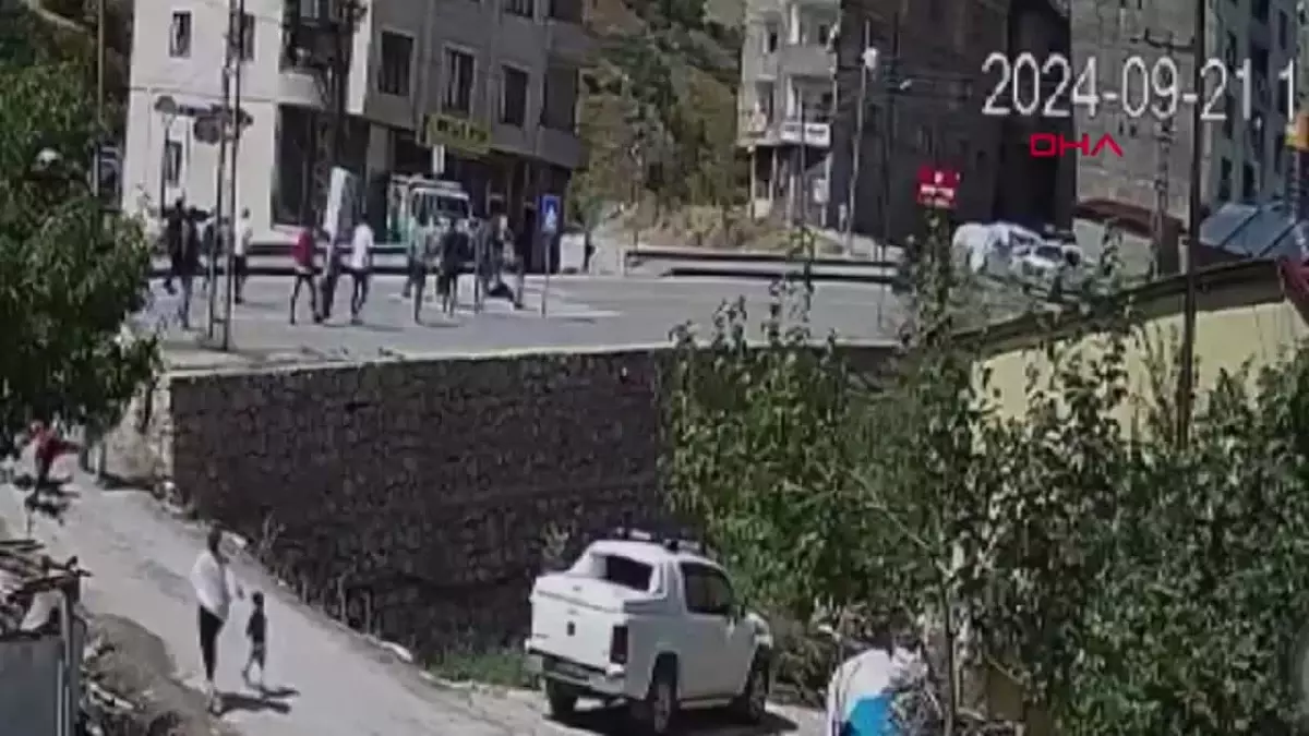 Şemdinli’de Kamyonet Kazası: Bir Kişi Ağır Yaralandı