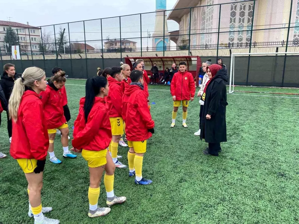 Feriha Ertorun’dan Kadın Futbola Destek