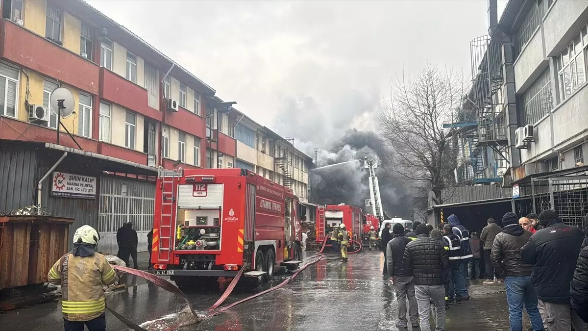 Başakşehir’de kauçuk atölyesinde yangın