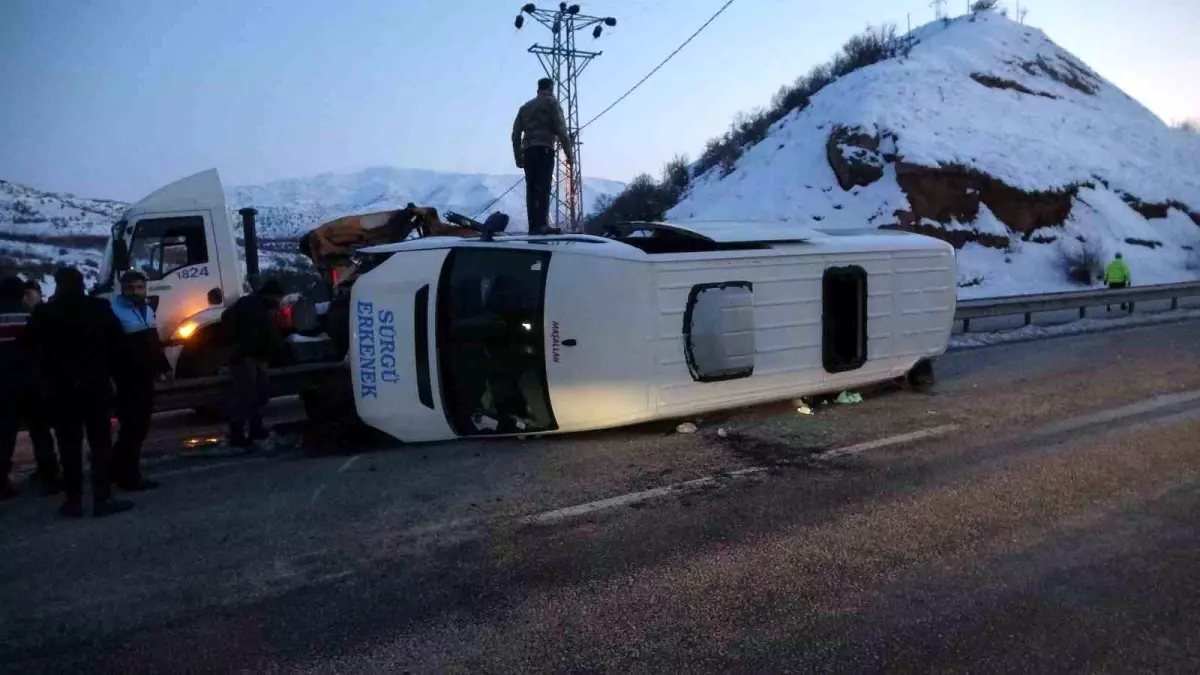 Malatya’da Yolcu Minibüsü Devrildi: 11 Yaralı