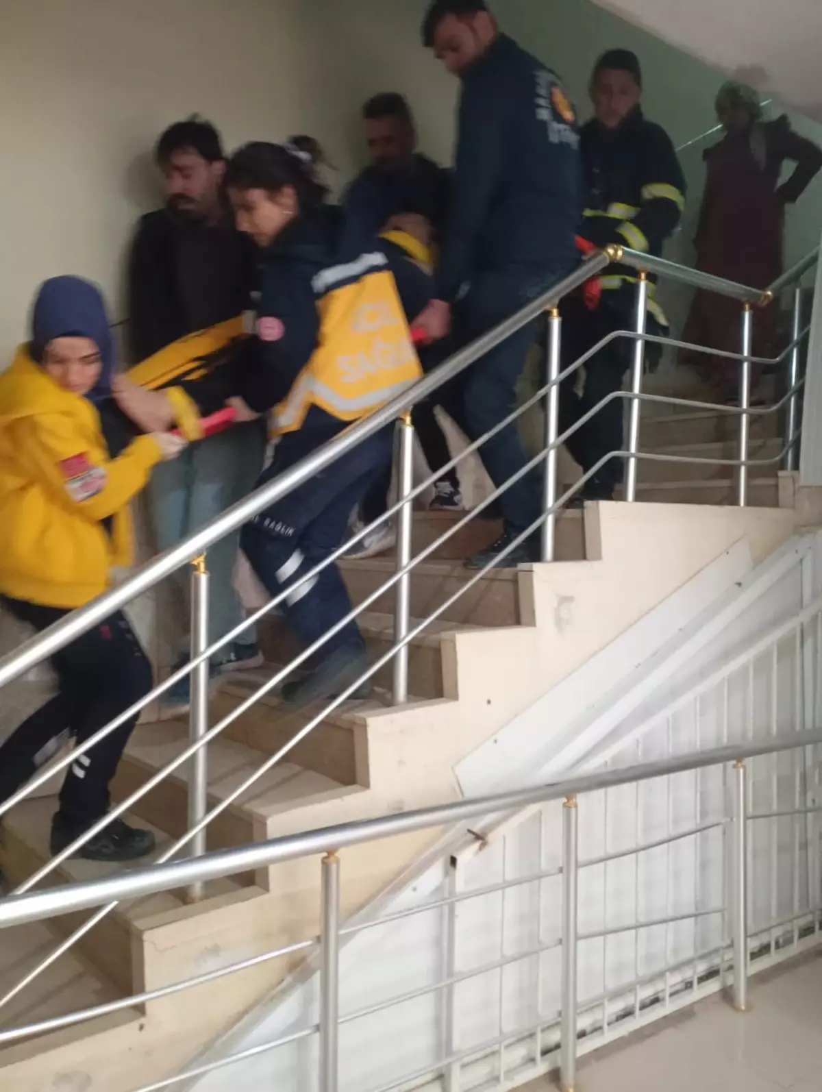 Mardin’de Asansör Kabini 1. Kattan Düştü, 4 Kişi Yaralandı