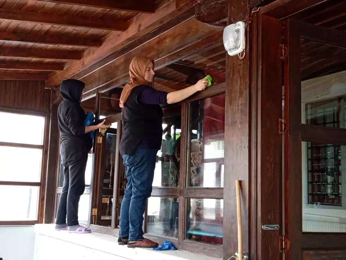 Pazaryeri’nde Ramazan İçin Camilerde Temizlik Çalışması